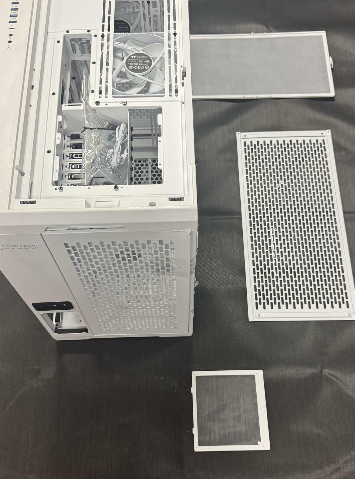 *READ & VEIW ALL DETAILS & PHOTOS* Thermaltake CTE C750 TG ARGB Tower | White