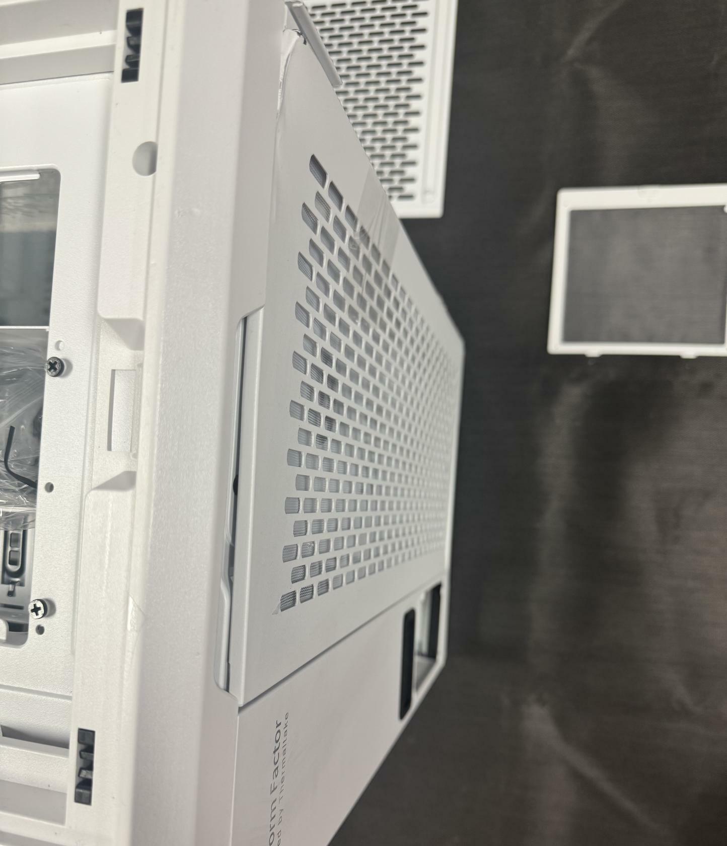 *READ & VEIW ALL DETAILS & PHOTOS* Thermaltake CTE C750 TG ARGB Tower | White