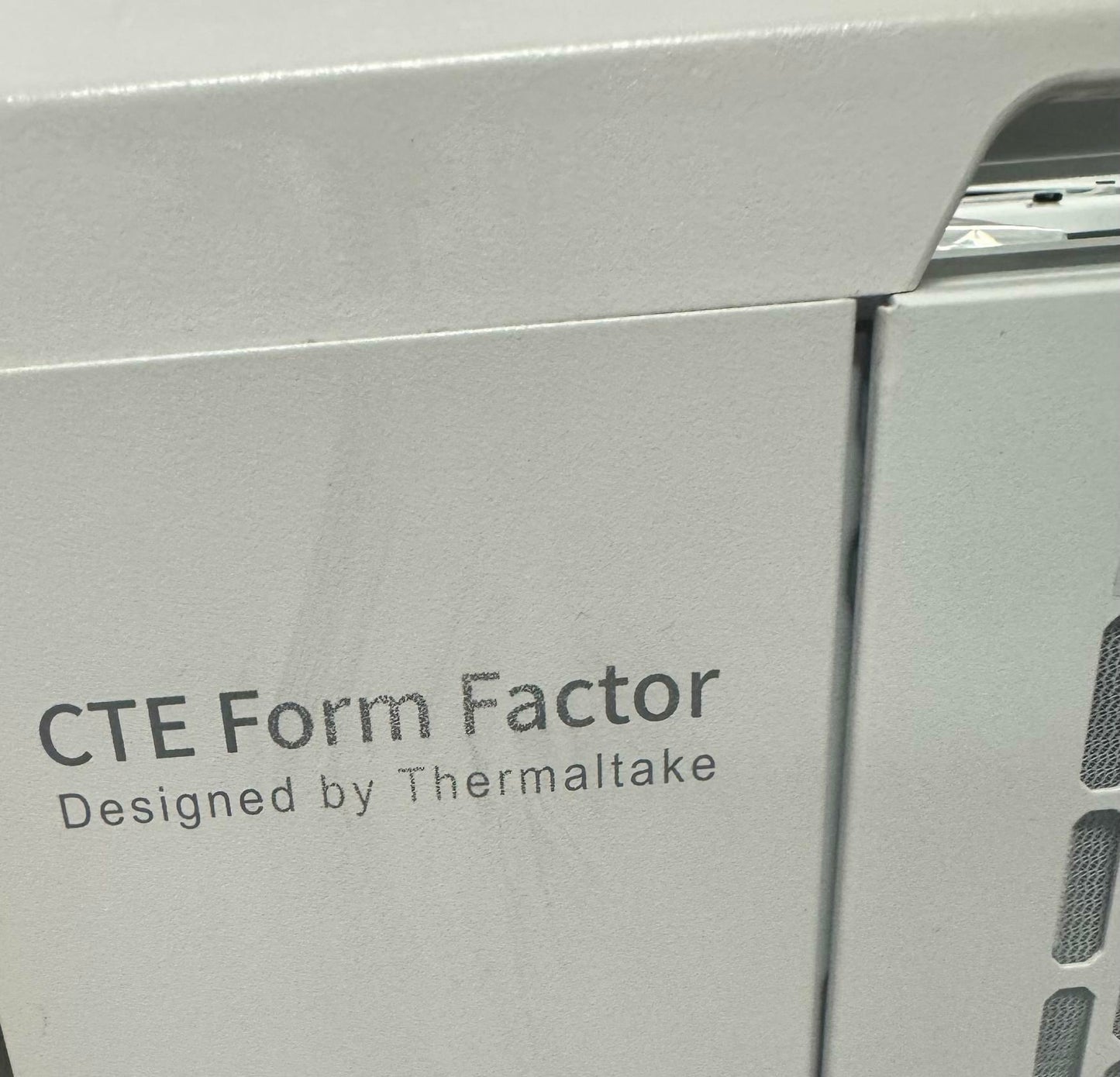*READ & VEIW ALL DETAILS & PHOTOS* Thermaltake CTE C750 TG ARGB Tower | White