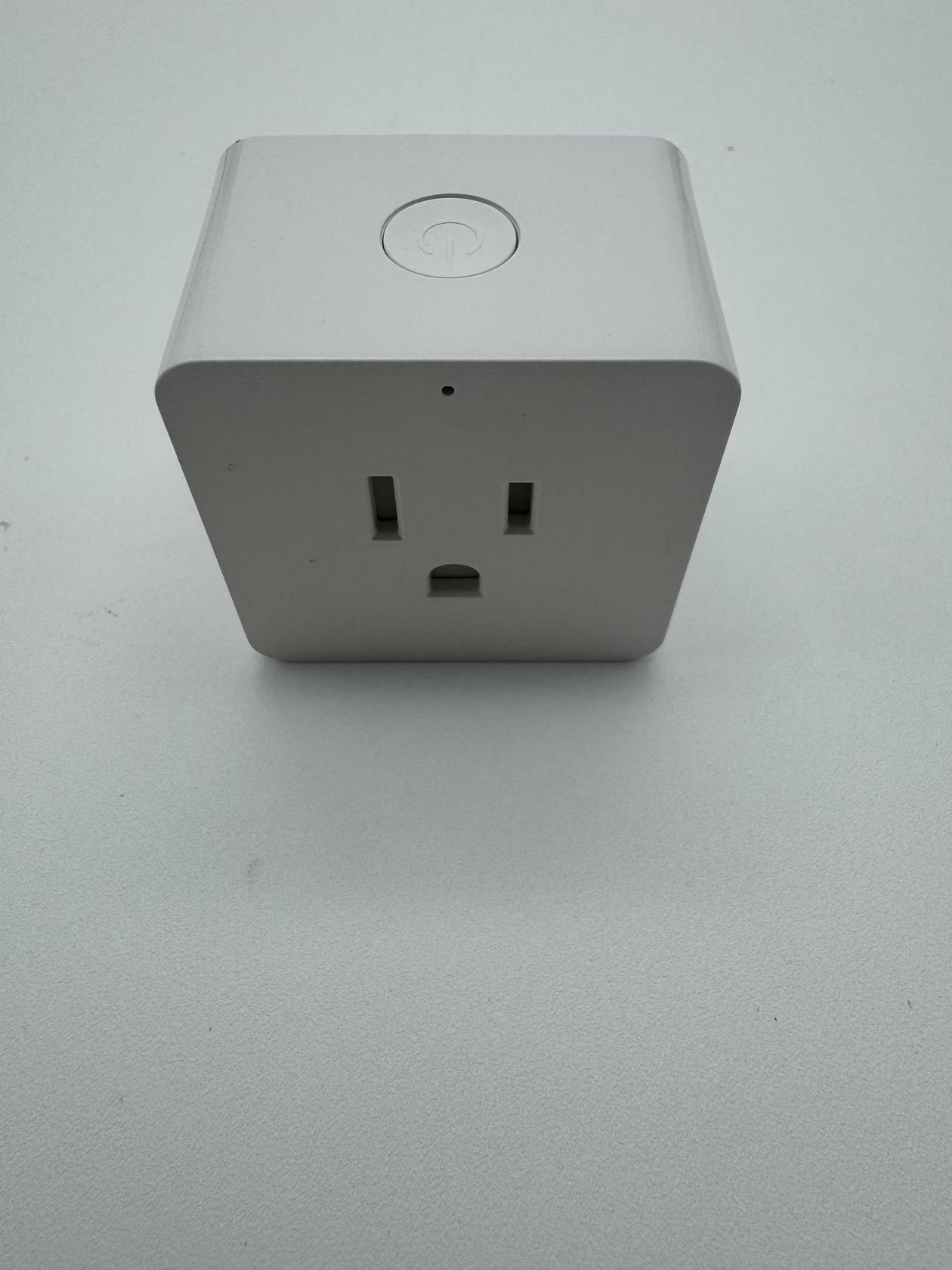 Smart Plug AC Adapter | Turn off electrical outlets from wherever you are.