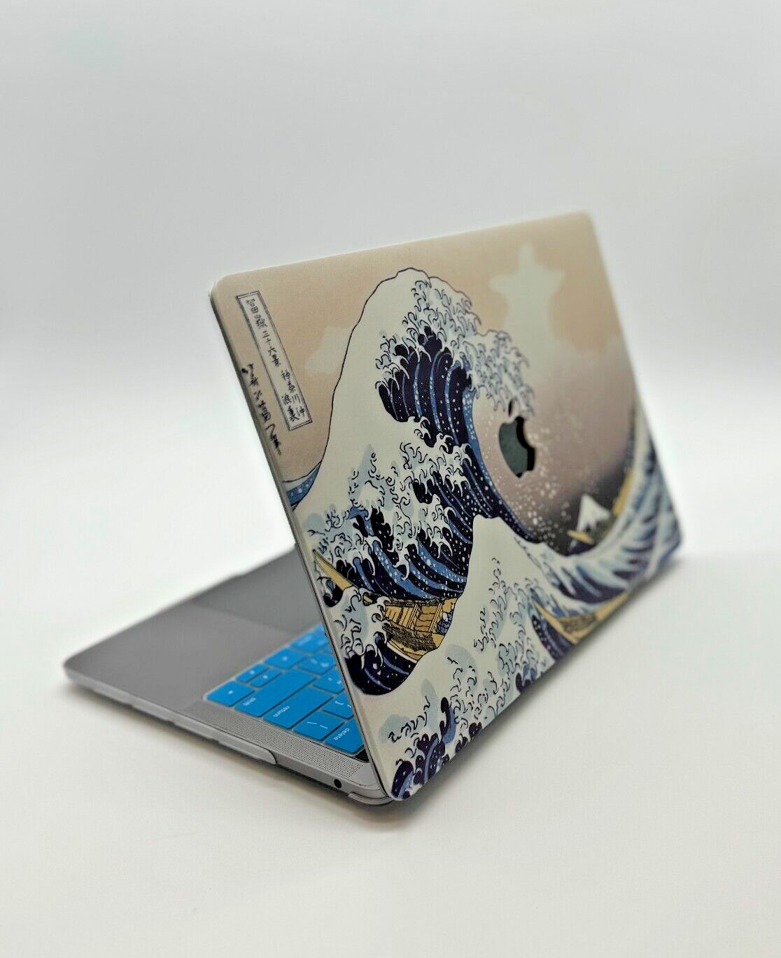 For MacBook Pro 16" Hard Shell Cover Multicolor - Under the Wave w/keypad cover