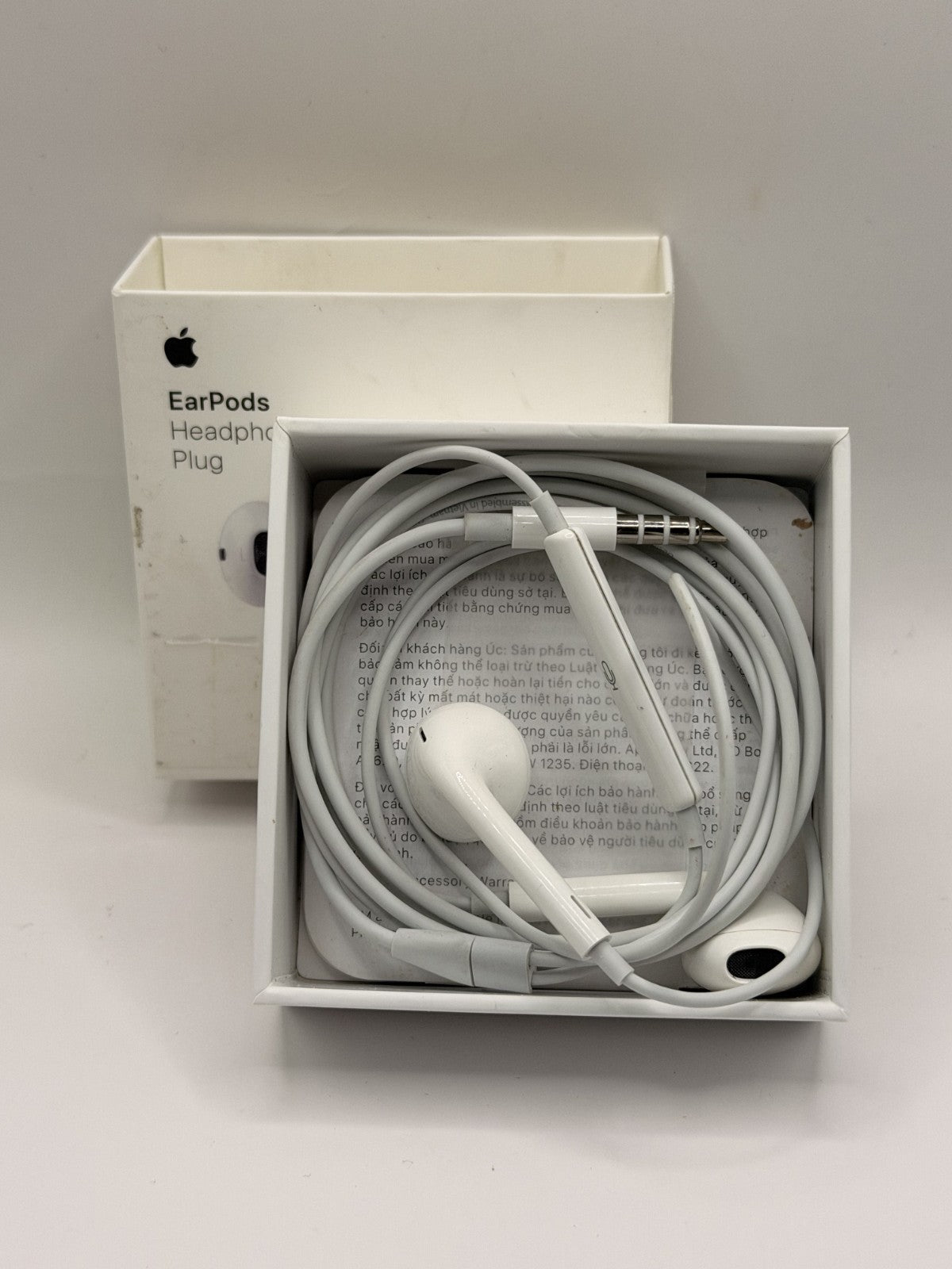 Apple EarPods White In Ear Headsets - MNHF2ZM/A 3.5mm Wired Headphone Plug