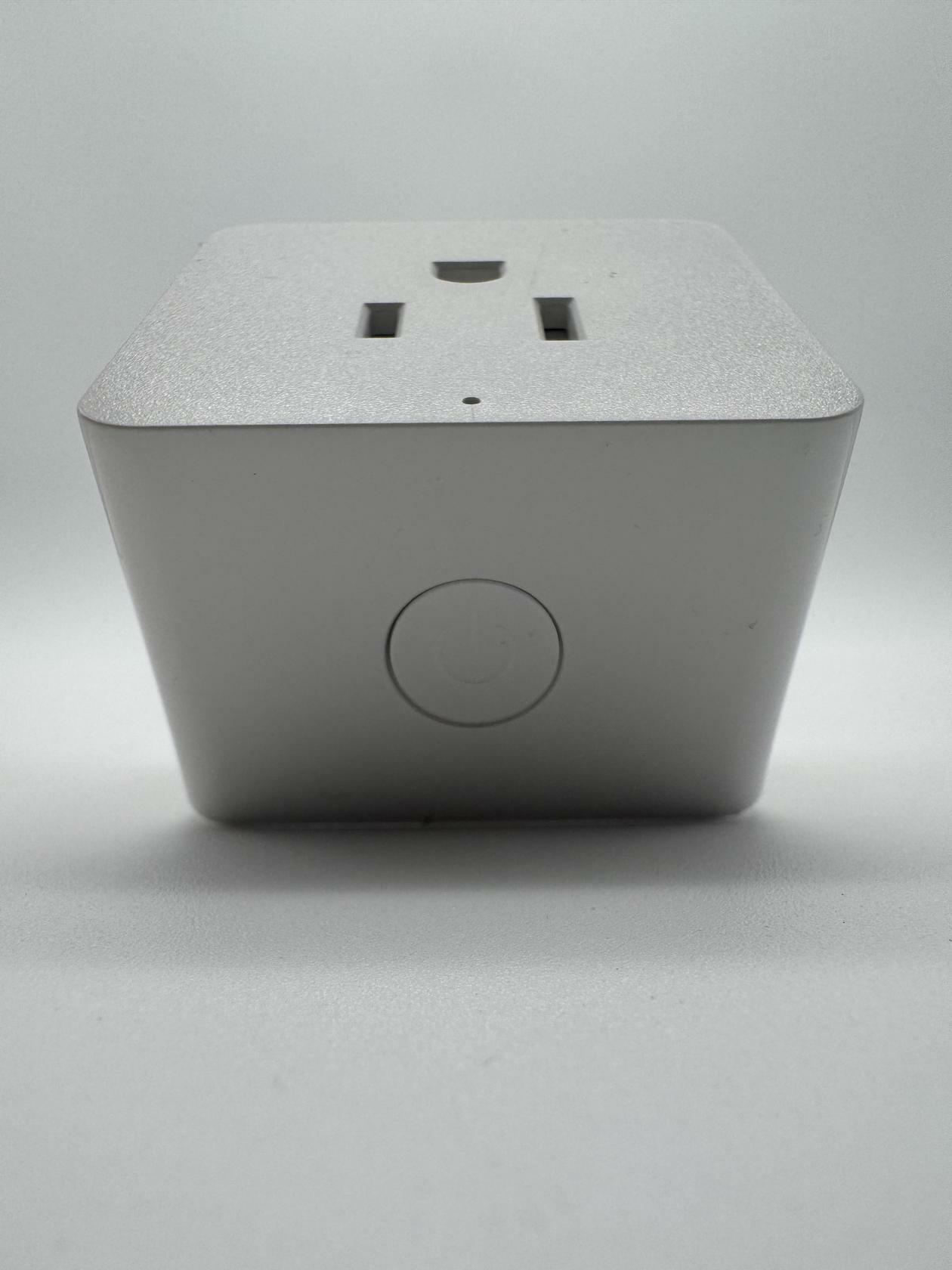 Smart Plug AC Adapter | Turn off electrical outlets from wherever you are.