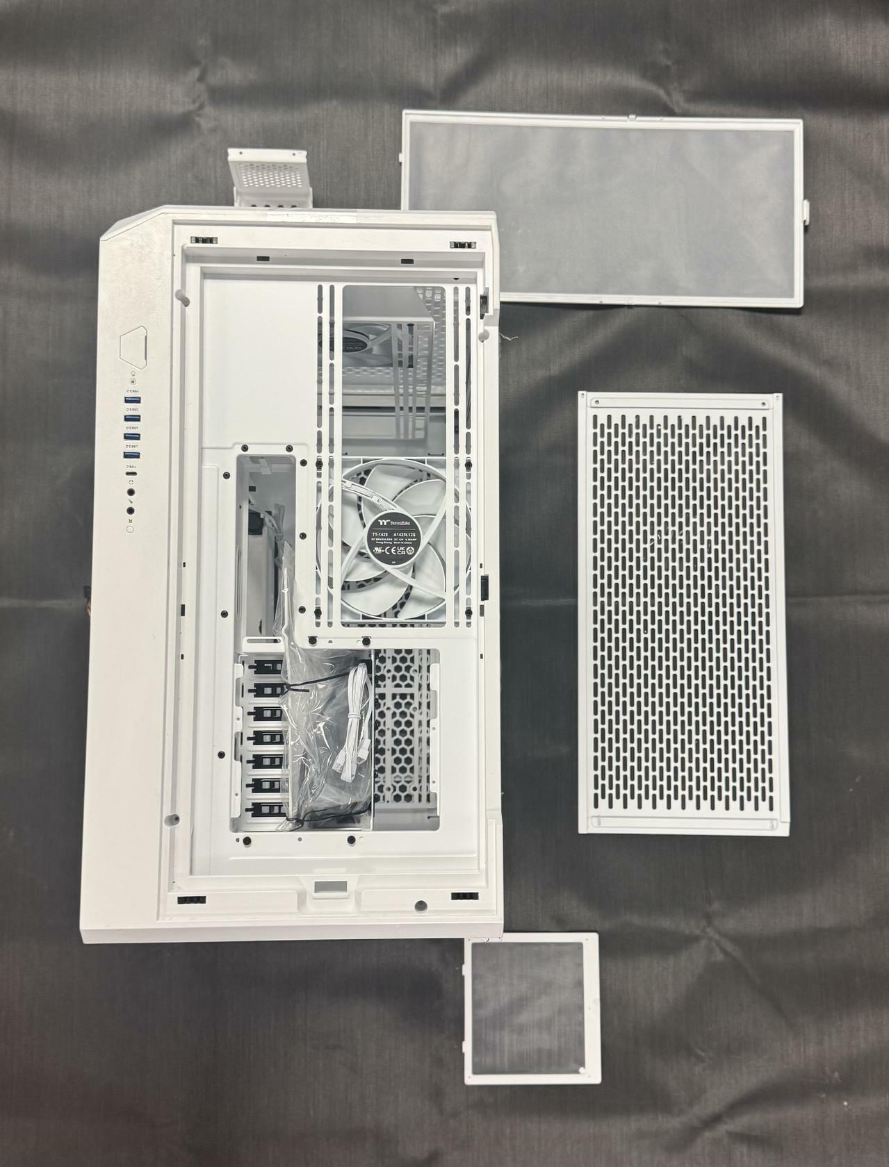 *READ & VEIW ALL DETAILS & PHOTOS* Thermaltake CTE C750 TG ARGB Tower | White